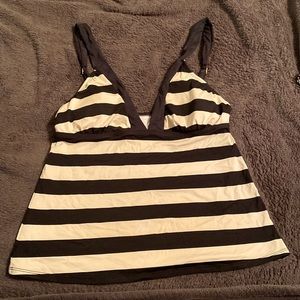 La Blanca tankini top size 12. Adjustable straps.